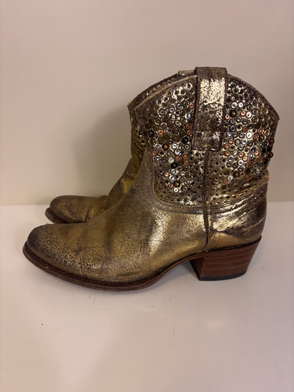 Frye Metallic Gold Studded Women's‎ Ankle Western Boots 6